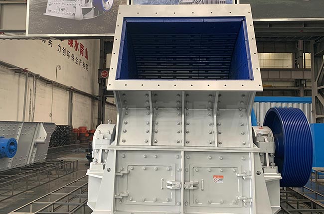 錘式破碎機主視圖