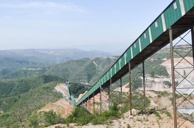 長(zhǎng)距離皮帶輸送機(jī) 長(zhǎng)距離皮帶輸送機(jī)