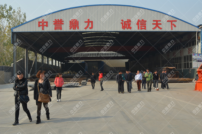 安徽客戶團(tuán)新鄉(xiāng)鼎力廠區(qū)參觀考察中