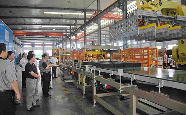 煤矸石制磚生產現場 煤矸石制磚生產現場