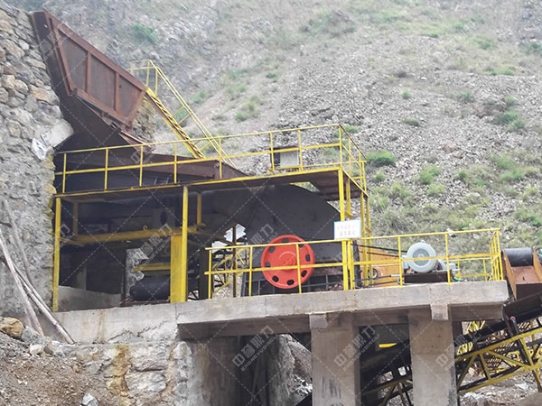 錘式石子破碎機(jī)實(shí)拍圖展示 錘式石子破碎機(jī)實(shí)拍圖展示