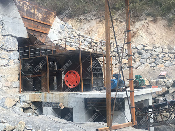 礦石碎石機(jī)