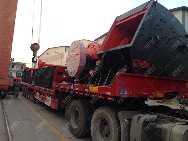 中譽鼎力pc錘式破碎機發(fā)貨