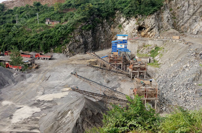 四川廣安華鎣時產800噸石灰石粉碎生產線